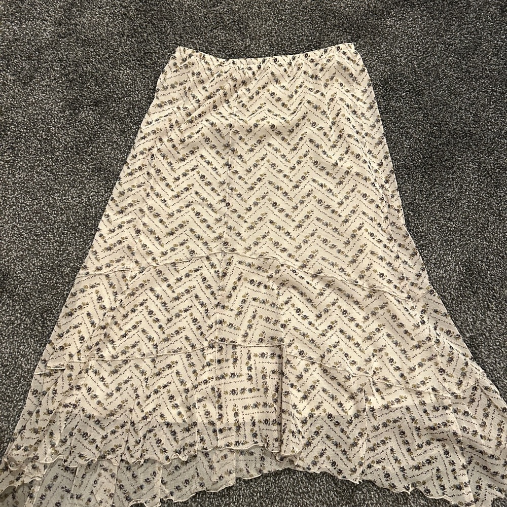 Elegant Cream Patterned Skirt